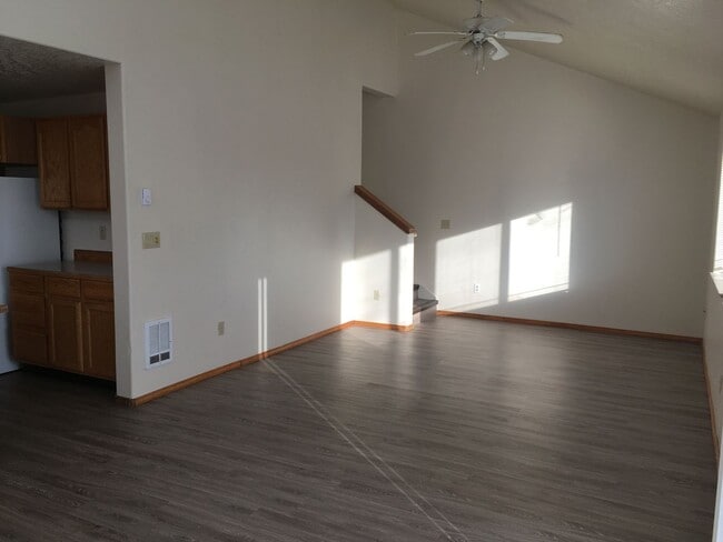 Photo - MF076-Short Ave Duplex-Gaerisch Unit 115