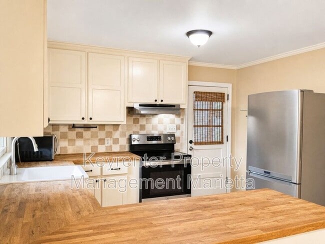 Photo - 2172 Pawnee Dr SE