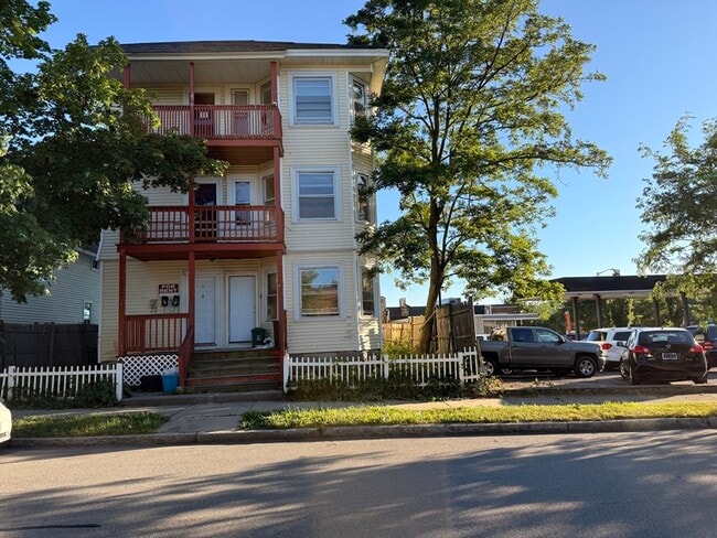 Building Photo - 2 Shirley St Unit 2