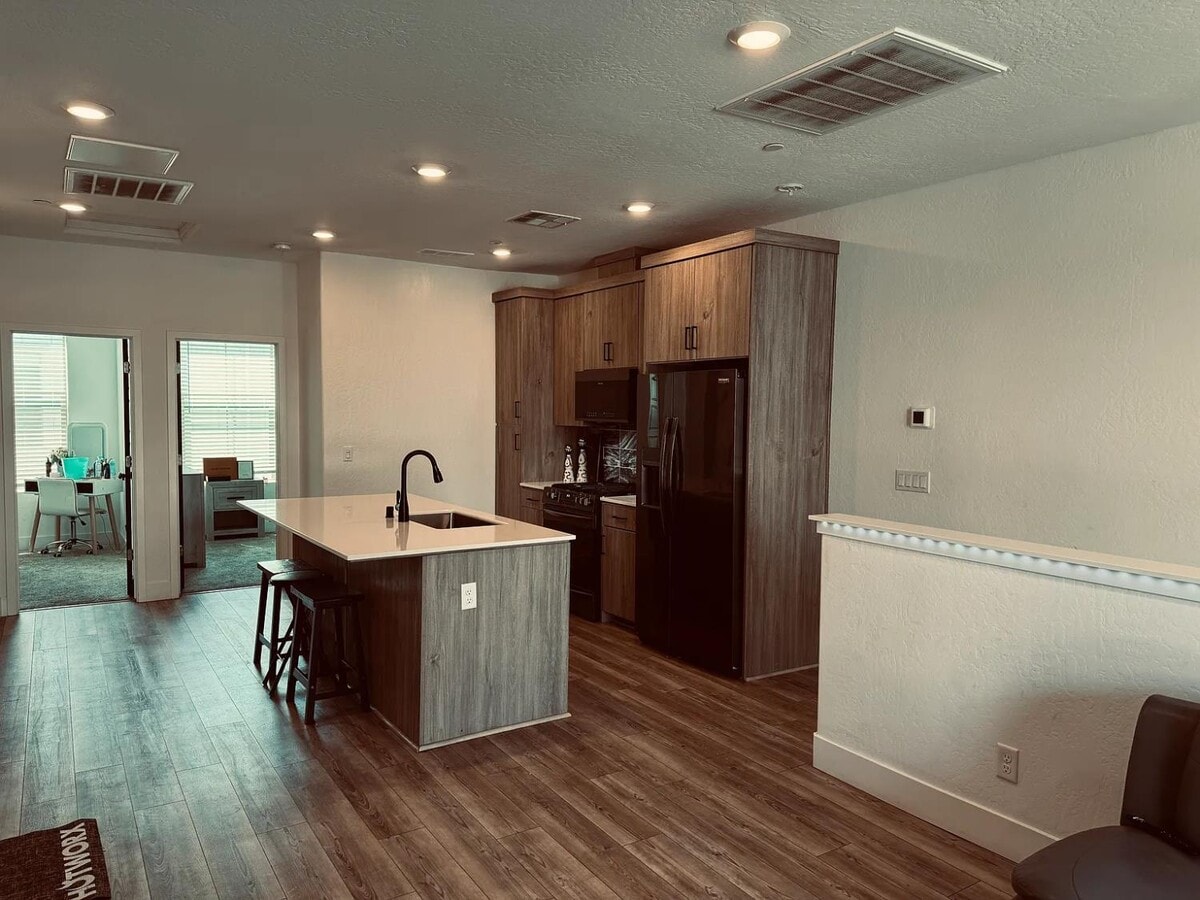 Photo - 413 W Mahogany Ln