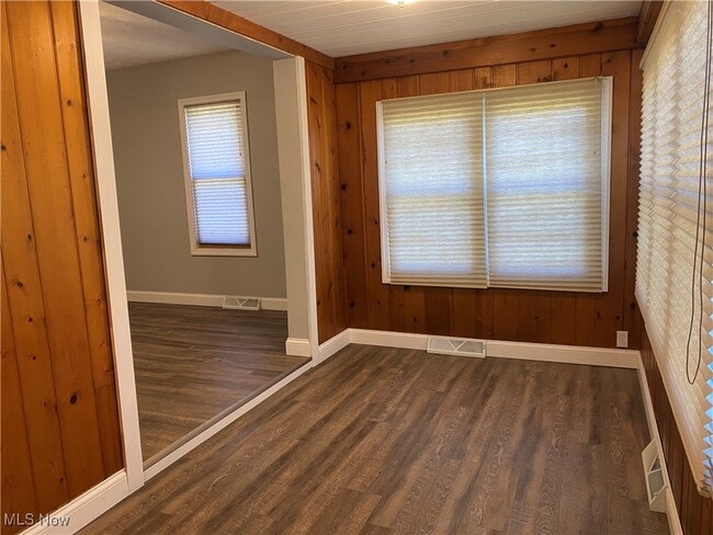 Photo - 240 Edwin St NW