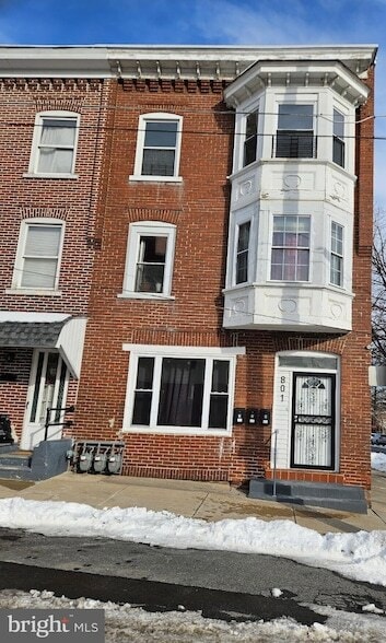 Building Photo - 801 N Jordan St