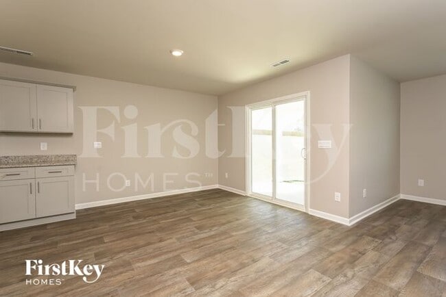 Photo - 261 Lantanna Ave