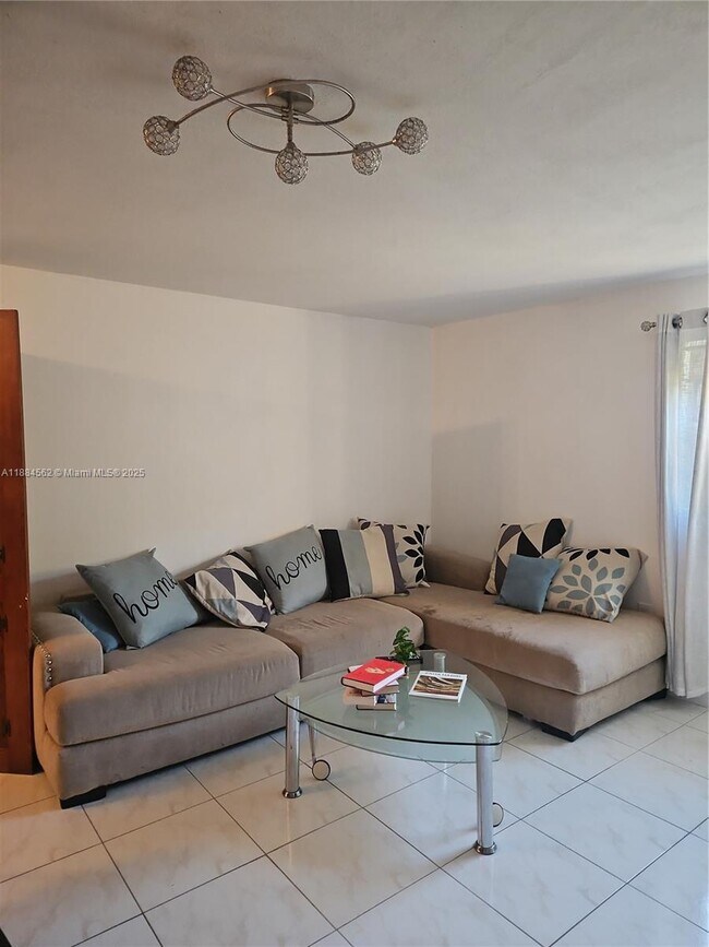 Photo - 8425 Harding Ave Unidad 1