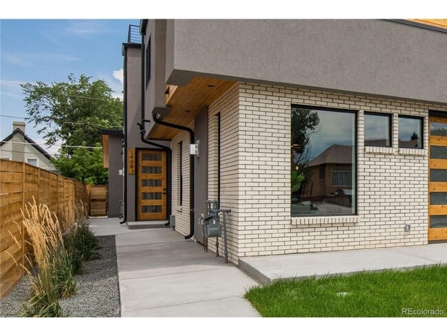 Photo - 1466 Zenobia St