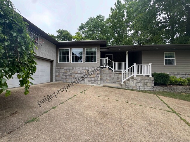 Building Photo - 4 Bed/2 Bath Home in Village Green