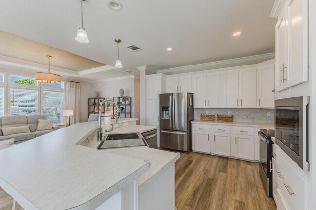 11596 Palm Dr
