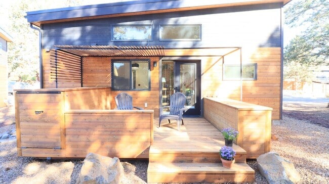 Building Photo - ! Bed 1 Bath Tiny Home Unit 1