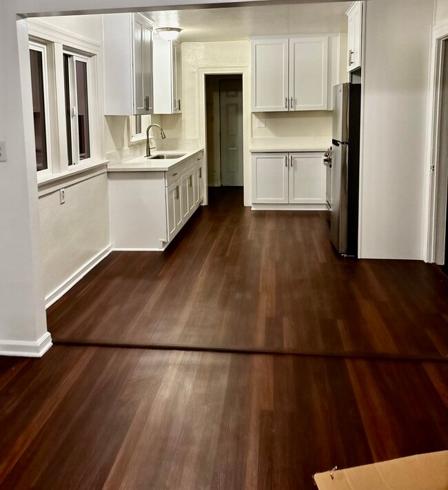 Photo - 647 W 112th St