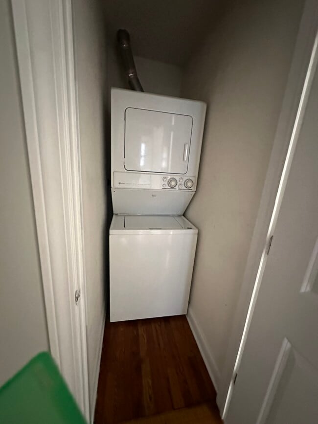 744 W Addison St Unit 1BED