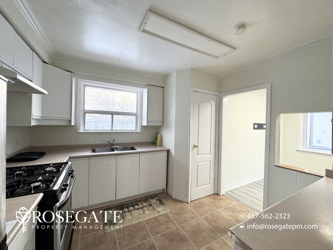 Photo - Pet-Friendly 3-Bedroom Detached Home with Parking & Front Porch in Brampton Unit 1