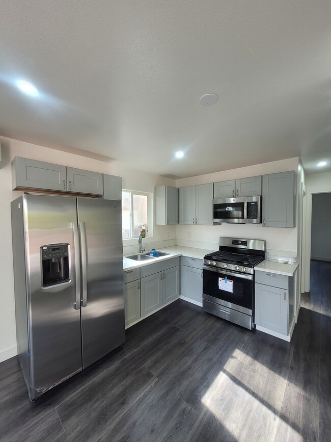 Photo - 11017 Condon Ave