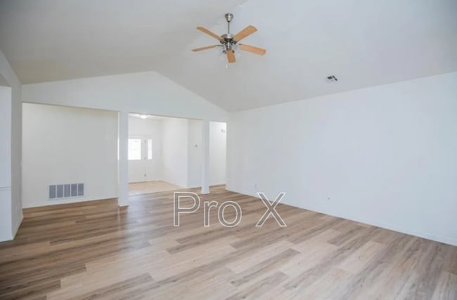 Photo - 1470 Forest St