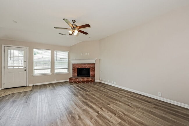 Photo - 1813 Sparrow Ln