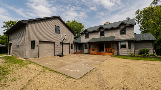 Spacious Country Home on 13 Acres Adjacent to Gateway State Trail - Spacious Country Home on 13 Acres Adjacent to Gateway State Trail
