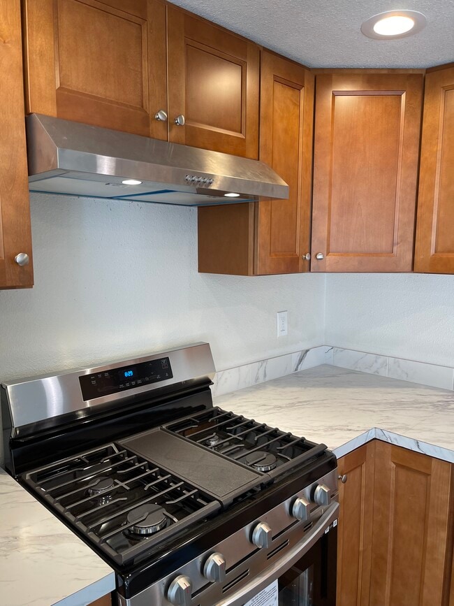 Photo - 1805 NE Hillaire Ct Unidad A