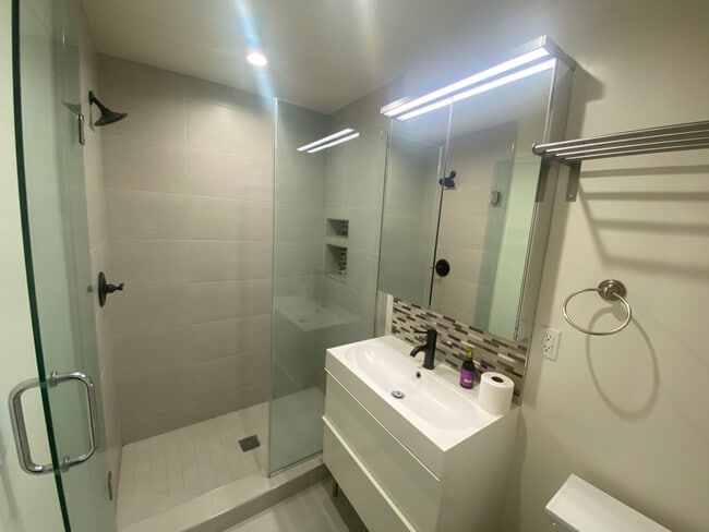 Photo - 505 N Alfred St Unidad 3