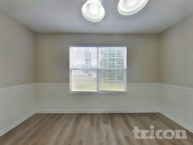 Photo - 232 Ermines Way