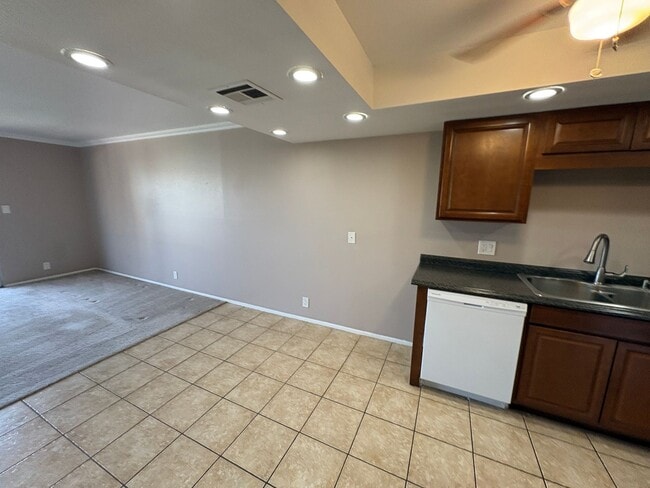 Photo - READY TO TOUR NOW! Scottsdale Shadows 2Bed 2Bath includes ALL UTILITES!