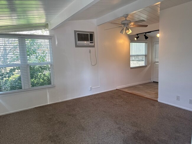 Photo - 2875 Euclid Ave Unit B