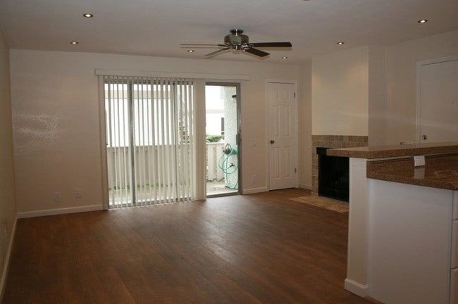 Building Photo - 2845 S Fairview St Unit G