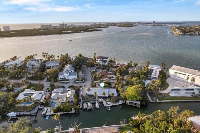 31 Lands End Ln