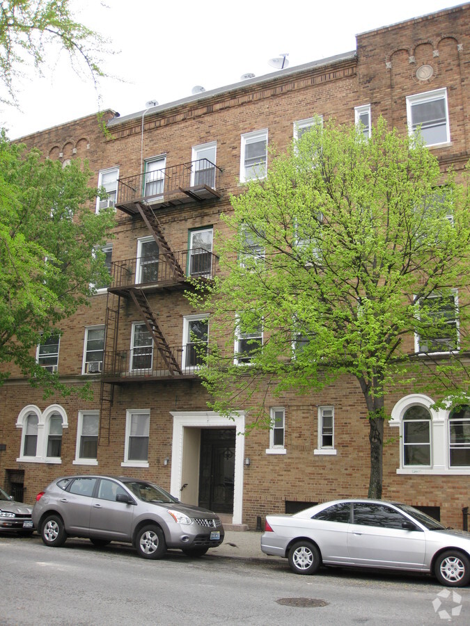 71-15 - 71-27 65th St - 71-15-71-27 65th St Apartments