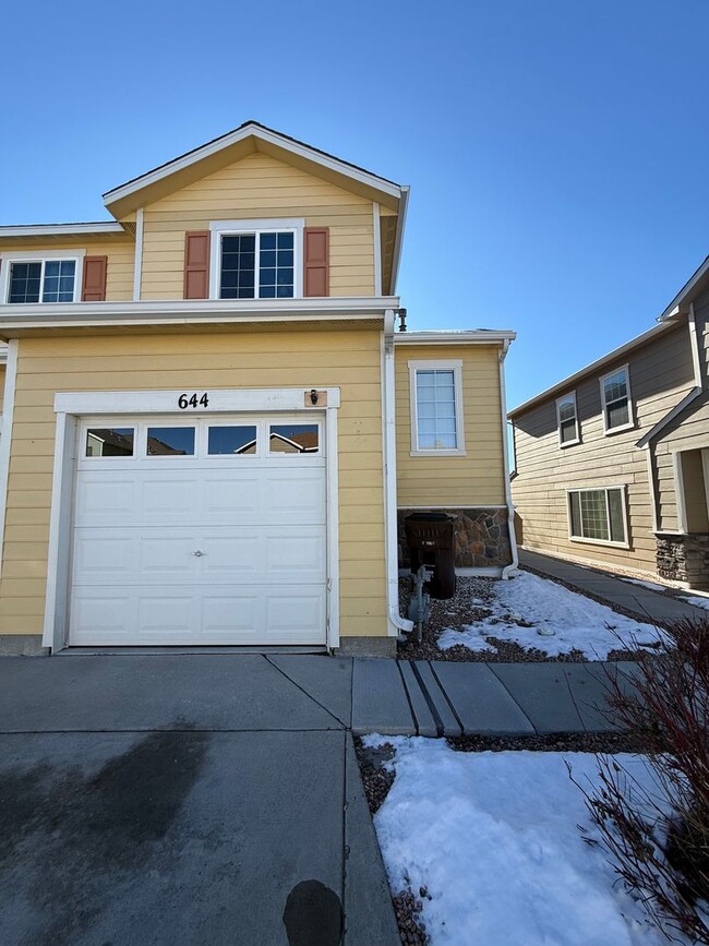 Building Photo - Nice Three Bedroom Townhome 80916