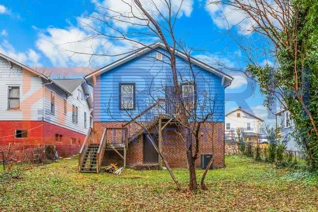 Photo - 1614 E 1st St