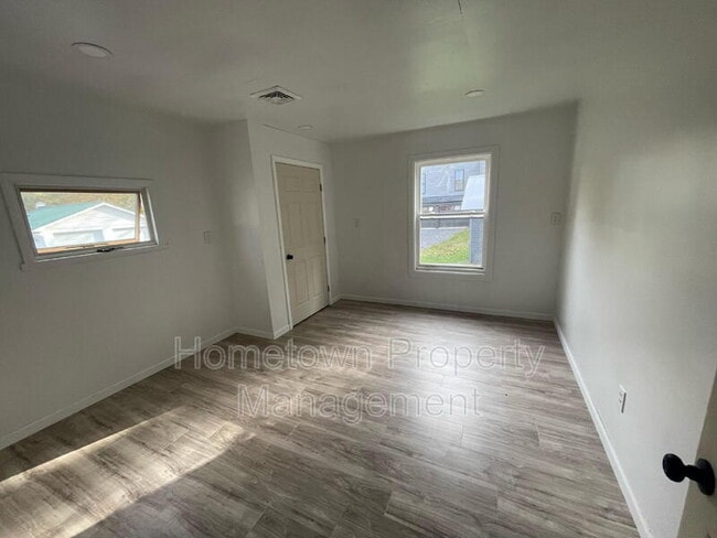 Photo - 272 River Rd House