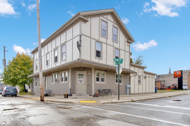 Photo - 527 W Main St Unit B