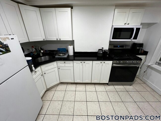 848 Huntington Ave Unit 2