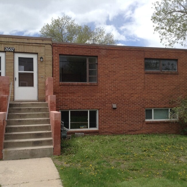 Building Photo - 2607 Poplar Ct Unit B