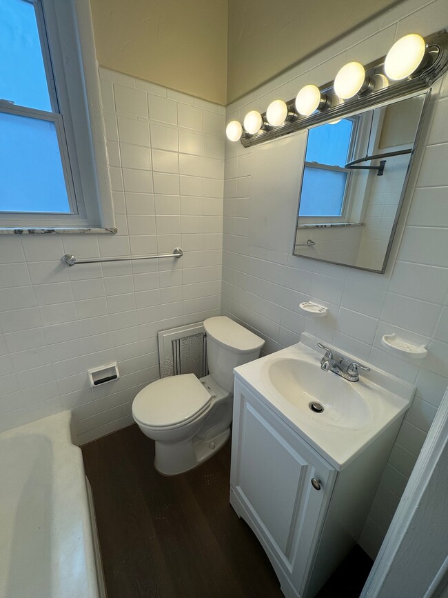 Photo - 1917 Dudley St