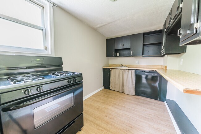 Photo - 986 E Warrington Ave Unit Bottom (Apt 1)