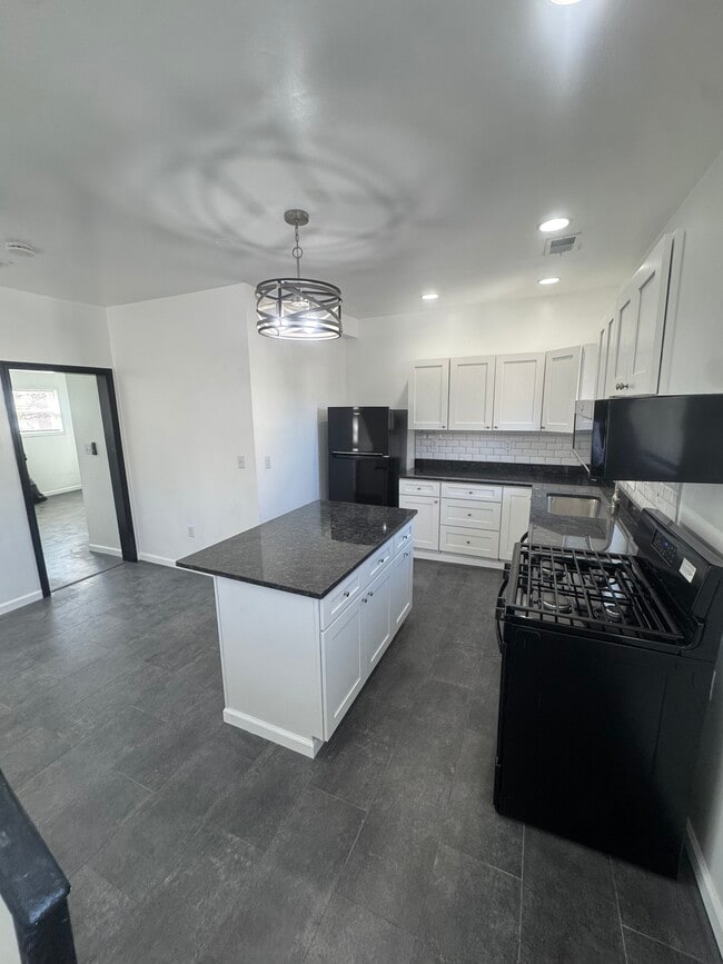 Building Photo - 403 Boggs Ave Unit 2