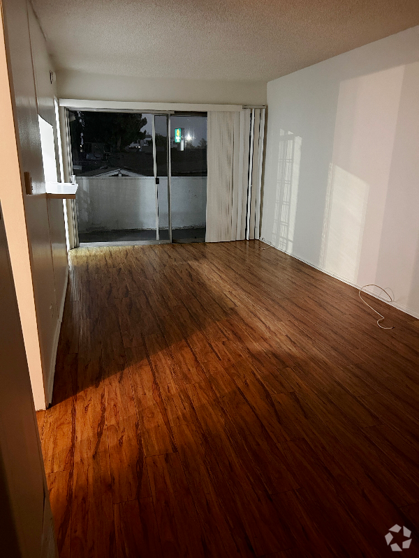 Building Photo - 1538 N Detroit St Unit 112 Rental