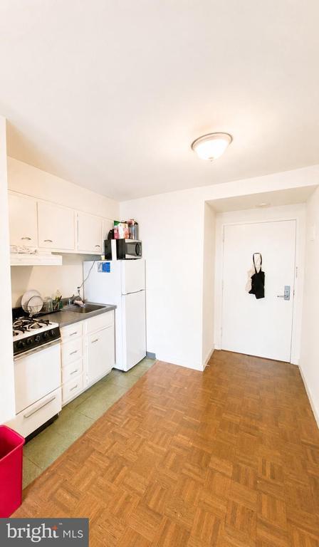 Building Photo - 604 S Washington Square Unit 1618