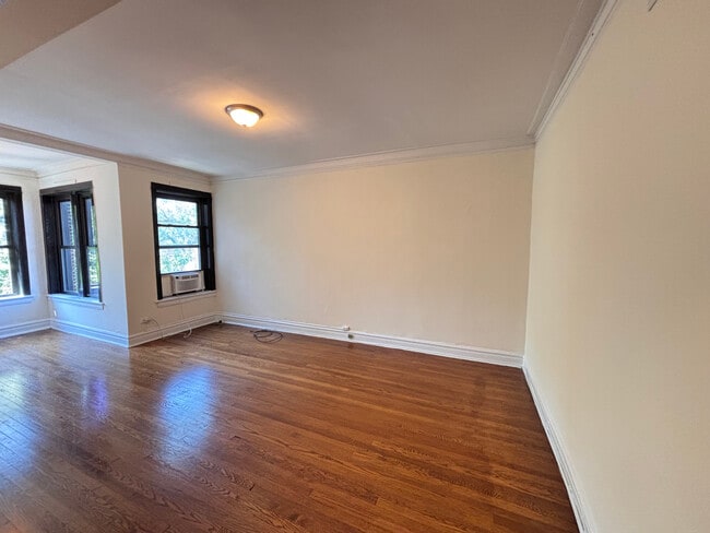 Building Photo - 2640 N Milwaukee Ave Rental