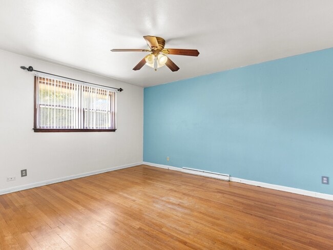 Photo - 2916 School St