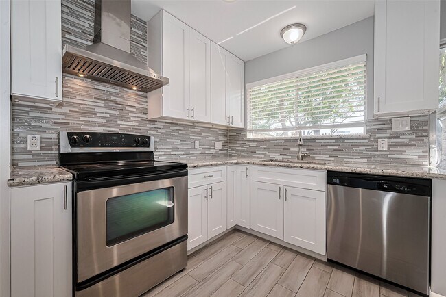 Photo - 319 Gentilly Dr