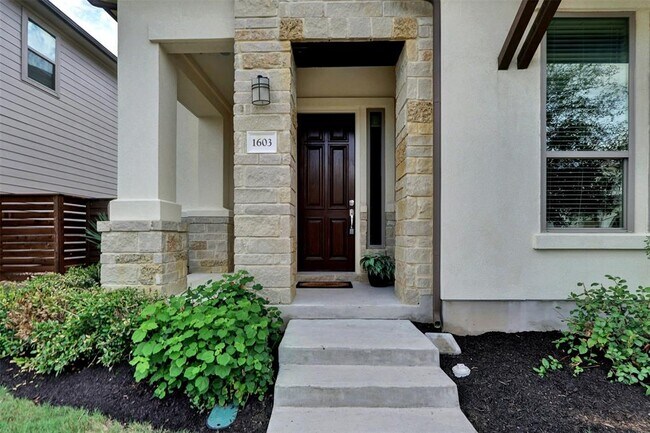 Photo - 1603 Arcilla St