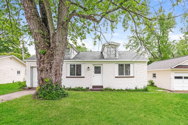 Building Photo - 132 Burgess Ave