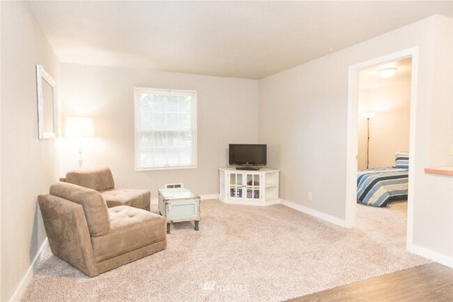 Photo - 700 SW 368th St