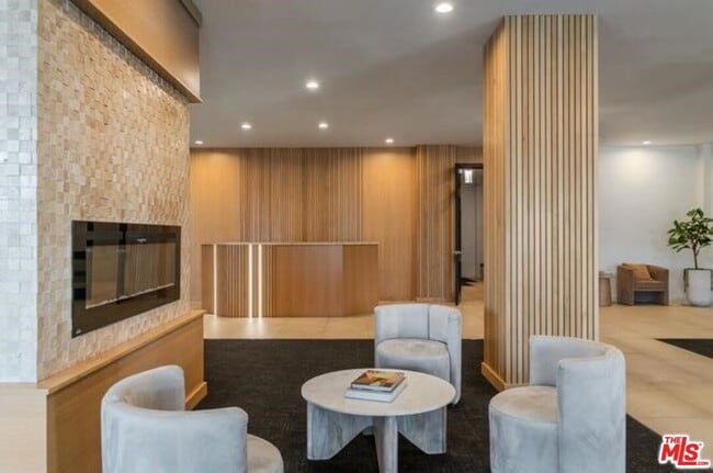 Photo - 7135 Hollywood Blvd Unit 203