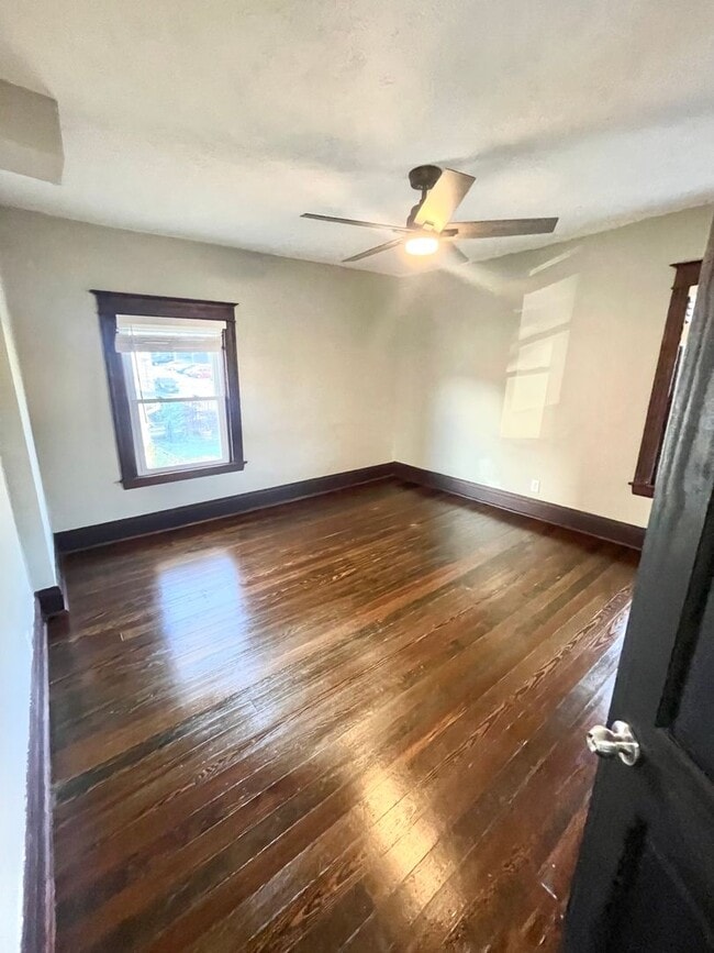 Photo - Large historic 6 bedroom 3 bathroom in Bla...