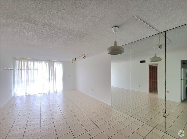 Building Photo - 2500 NE 135th St Unit B208 Rental