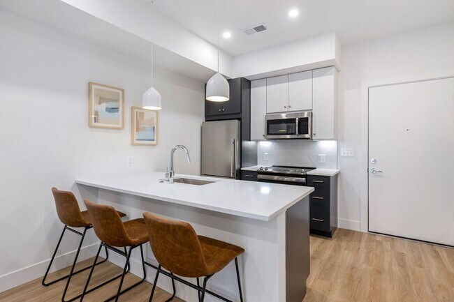 Photo - 2310 4th St NE Unit 2