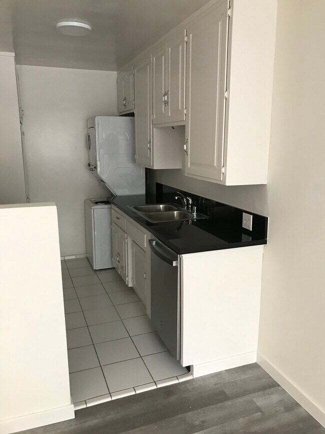 Photo - 733 Pier Ave Unit B