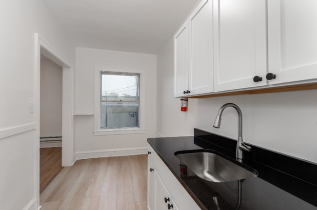 Building Photo - 8302 Lake Ave Rental